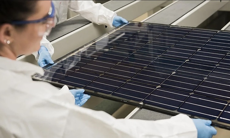 Oxford PV nâng tầm pin mặt trời với công nghệ perovskite – silicon song song