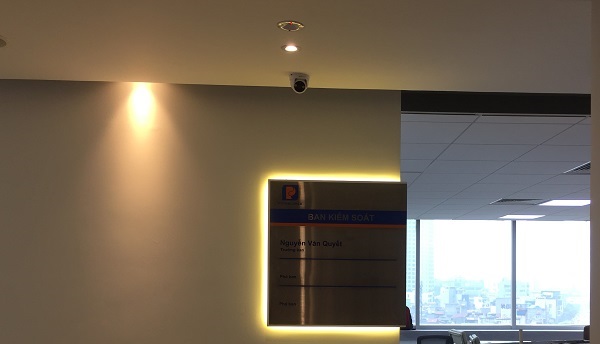 Lắp đặt camera cũng là một hạng mục quan trọng trong thi công hệ thống điện nhẹ.