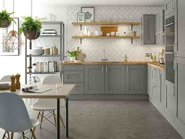 Với vật liệu cao cấp và phong cách tối giản, bạn sẽ có một không gian bếp hiện đại và tiện nghi. Chọn ngay thiết kế tủ bếp đơn giản để tạo ra một không gian bếp thật ấn tượng.