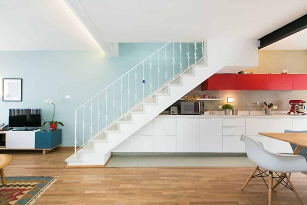 Thiết kế tủ bếp dưới gầm cầu thang là giải pháp tối ưu cho việc sử dụng không gian dưới cầu thang. Với đa dạng kiểu dáng và chất liệu, tủ bếp dưới gầm cầu thang có thể tối ưu hóa không gian bếp của bạn đầy sáng tạo. Hãy cùng xem ảnh và tìm hiểu về thiết kế tủ bếp dưới gầm cầu thang để có những ý tưởng cho căn nhà của bạn trong năm