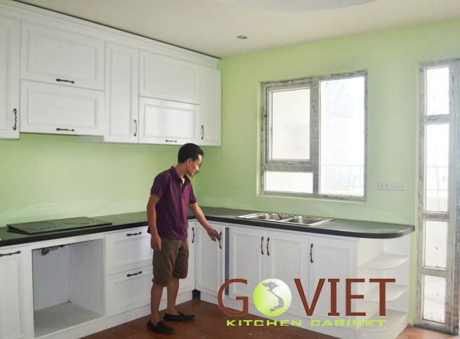 tu-bep-go-tu-nhien-hien-dai