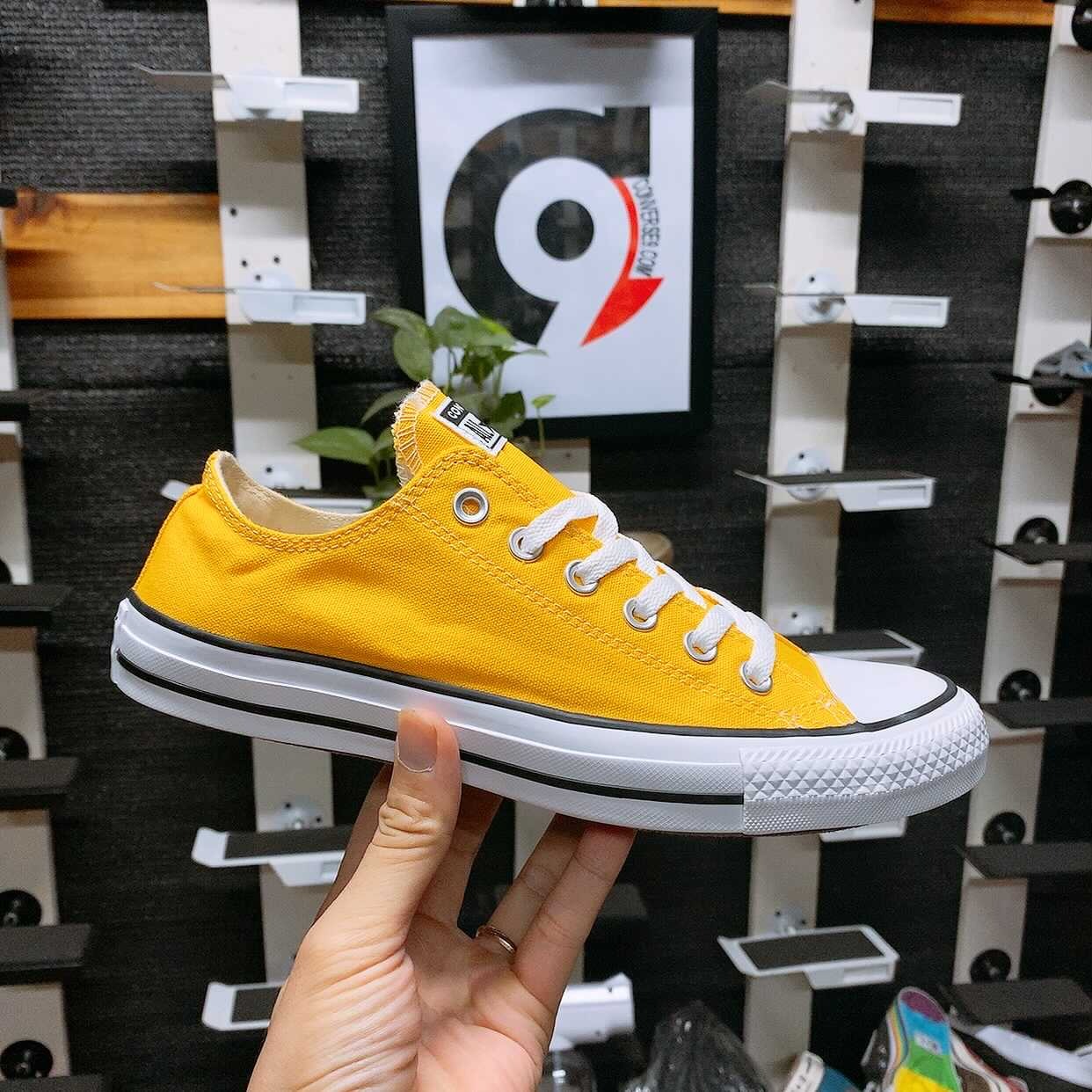 giày converse classic thấp cổ vàng