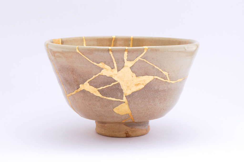 Kintsugi – Nghệ thuật dùng vàng hàn gắn gốm sứ