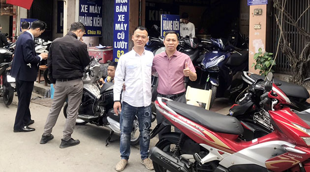 Chợ xe máy cũ lớn nhất Hà Nội  Hanoi City Tour  YouTube