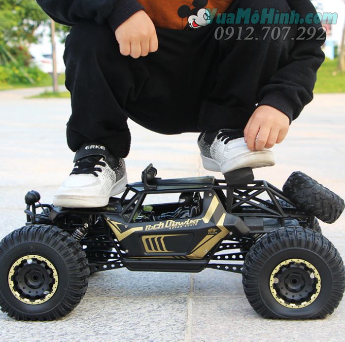 xe địa hình rock crawler điều khiển từ xa siêu to khổng lồ dài nửa mét