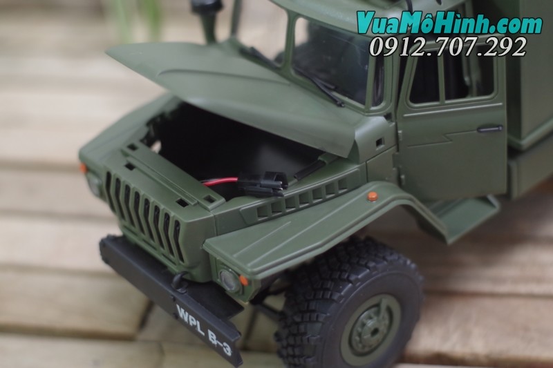 Xe tải quân sự 6 bánh b-36 ural điều khiển từ xa