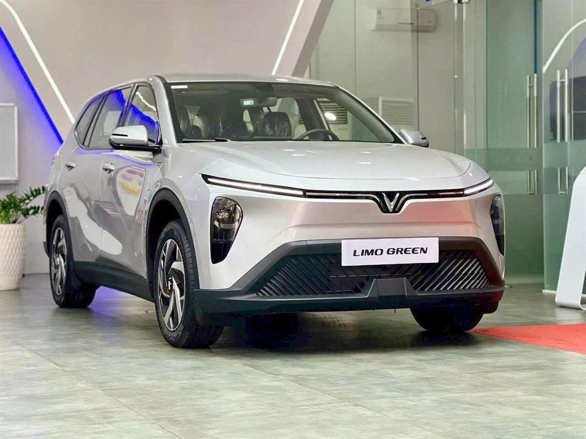 Showroom trưng bày ô tô