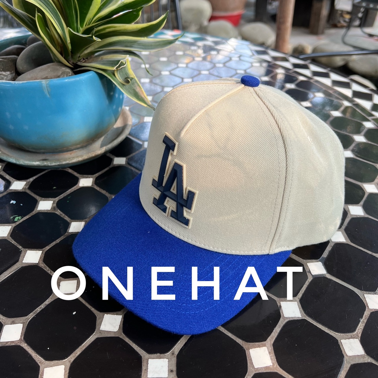 Nón lưỡi trai fom vuông logo chữ L.A Cao su Rubber vải vàng Be vành Xanh Coban - Fom sâu đầu-Brand One Hat- Size Phổ Thông