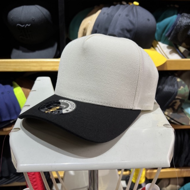 Phôi nón trơn truckercap vải TRẮNG KEM vành đen chất lượng cao fom sâu đầu Brand OneHat