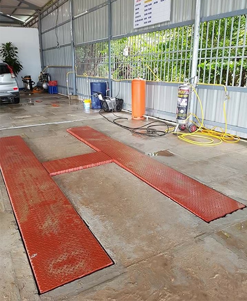 Cầu nâng 1 trụ rửa xe ô tô bàn âm