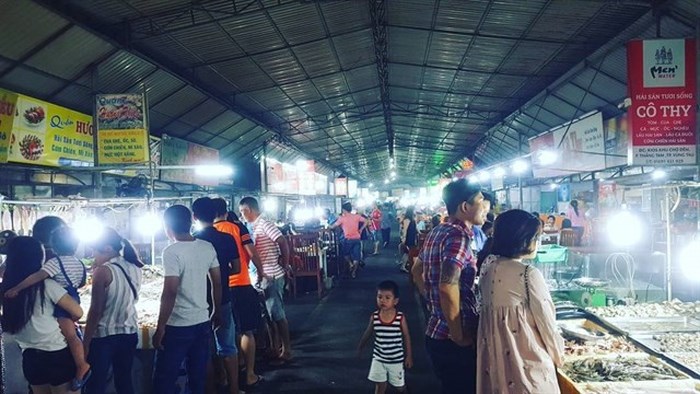Những khu chợ xuyên đêm độc đáo ở Việt Nam