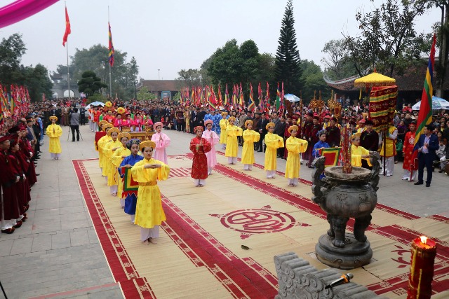 Khai hội Đền Mẫu Âu Cơ