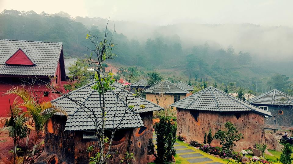 Hóa thành nàng Bạch Tuyết giữa "Ngôi làng 7 chú lùn" đang "gây sốt" ở Đà Lạt