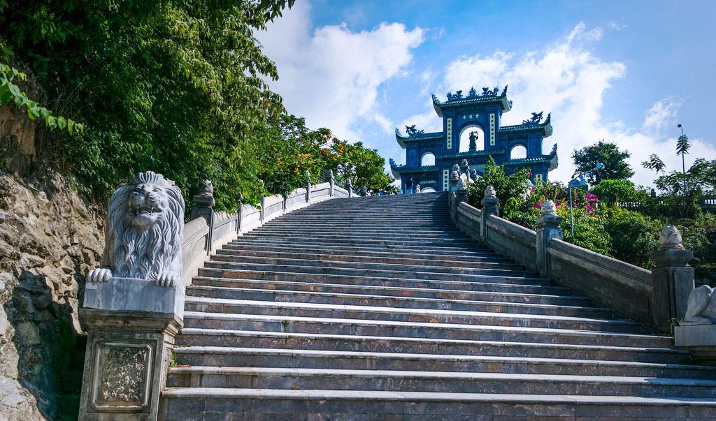 Đà Nẵng: Du lịch tâm linh hút khách trong kỳ nghỉ lễ