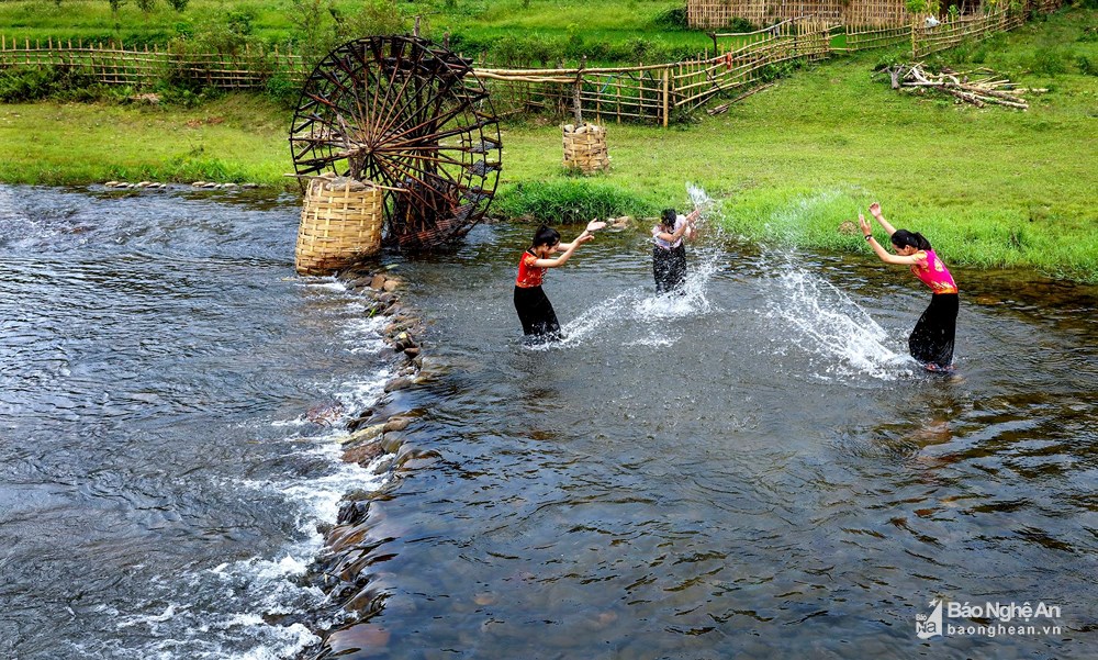 Mê hoặc cảnh sắc đất và người Mường Quạ xứ Nghệ