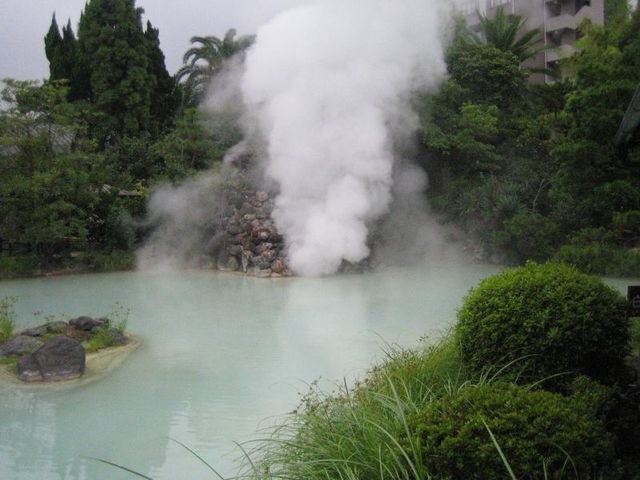 Thư giãn tại 10 suối nước nóng nổi tiếng nhất Việt Nam