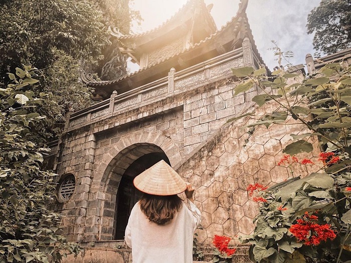 ‘Tâm xiêu phách lạc’ trước cảnh đẹp chùa Am Tiên Ninh Bình