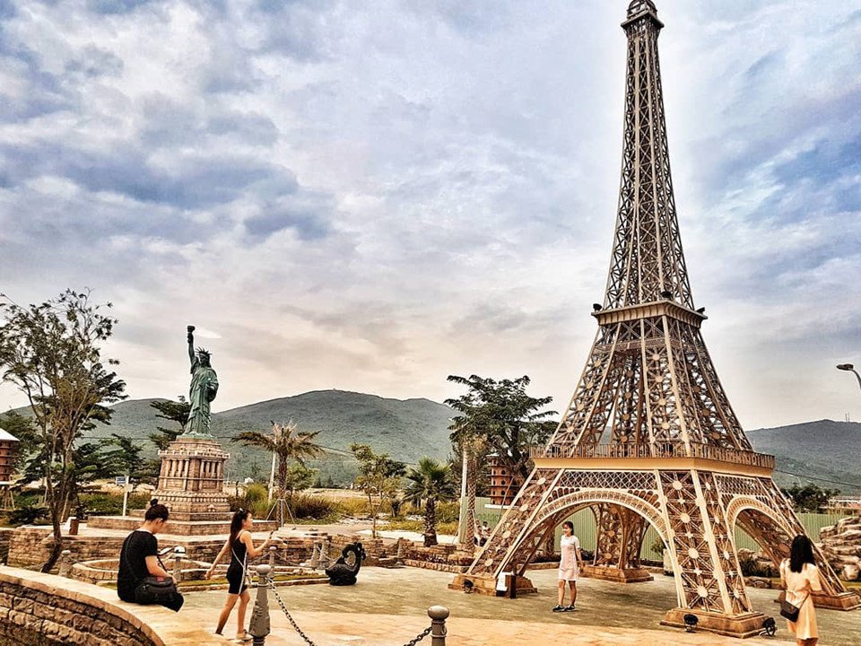 Công viên Kỳ quan thế giới ở Đà Nẵng có gì khiến giới trẻ sốt rần rần?