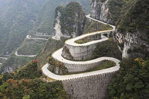 Thót tim khi trải nghiệm 10 cung đường đẹp nhưng nguy hiểm nhất thế giới