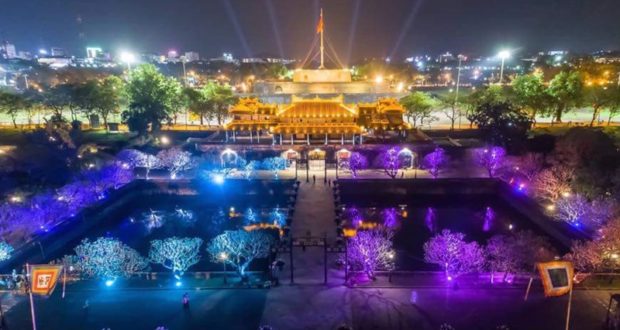 Đến Huế ngắm đồi Vọng Cảnh mộng mơ, ăn hải sản "ngon quên sầu"