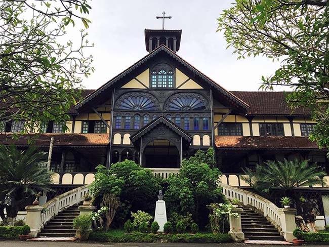 Đến Kon Tum thám hiểm núi Ngọc Linh bí ẩn, Măng Đen ảo mộng