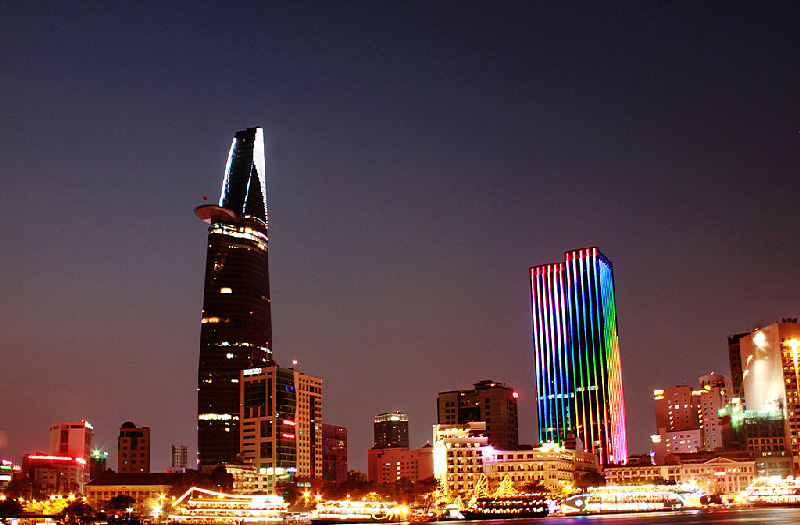 10 địa điểm về đêm được giới trẻ Sài Gòn tụ tập đông đúc nhất