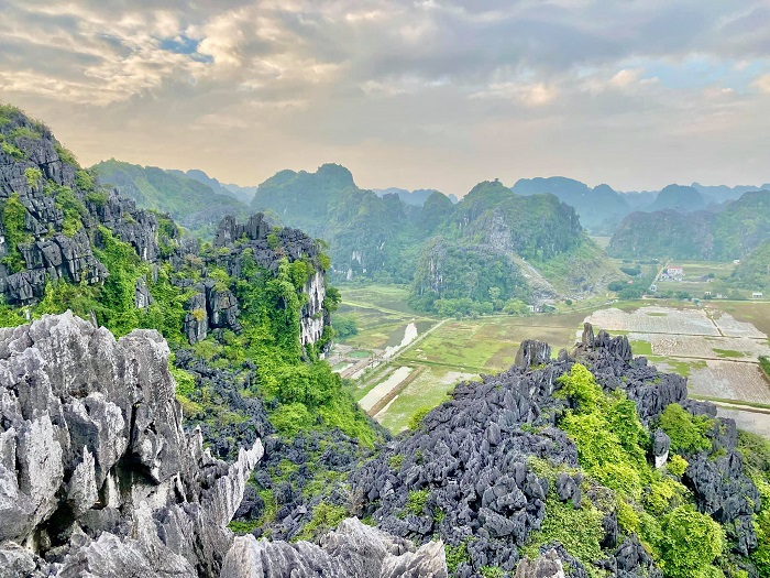 Đi Ninh Bình mà không check in Hang Múa - 'tiểu vạn lý trường thành phiên bản Việt' thì tiếc lên tiếc xuống