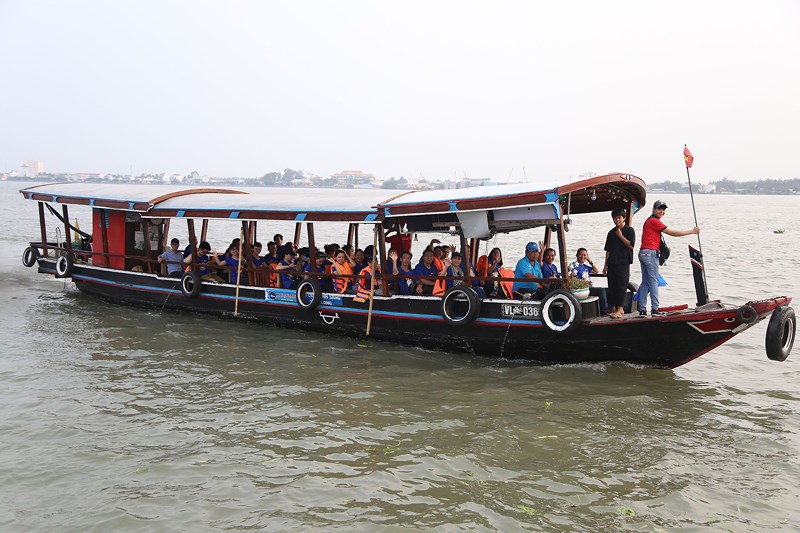 Về miền Tây chinh phục 'đi xe đạp qua cầu khỉ'