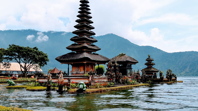 Những ngôi đền kỳ vĩ ở Bali