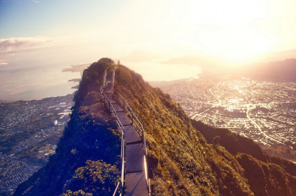Đến Hawaii và chiêm ngưỡng 'Nấc thang lên thiên đường' có thật trên hành tinh