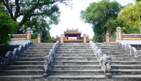 Di tích Lăng Gia Long chính thức thu vé tham quan
