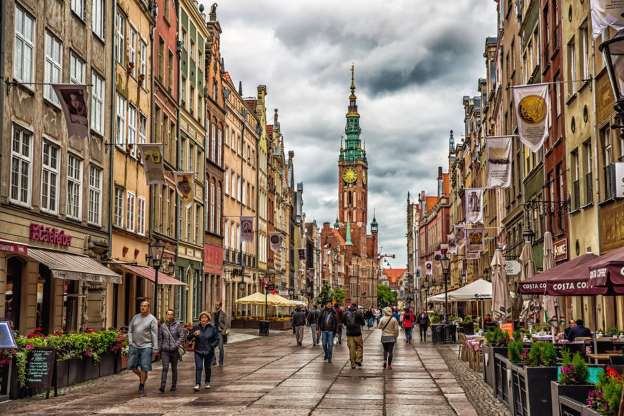 Không phải London hay Paris, ngỡ ngàng bảy thành phố châu Âu đáng khám phá