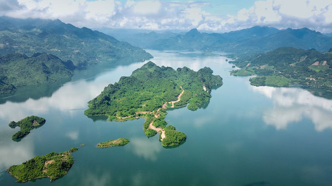 Đặc sắc tour hồ Hòa Bình - đền chúa Thác Bờ - bản Ngòi