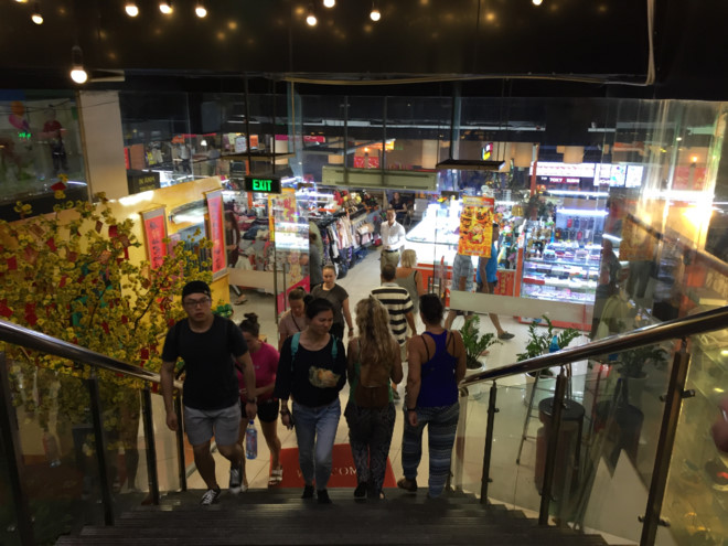 Chợ ẩm thực giữa lòng Sài Gòn