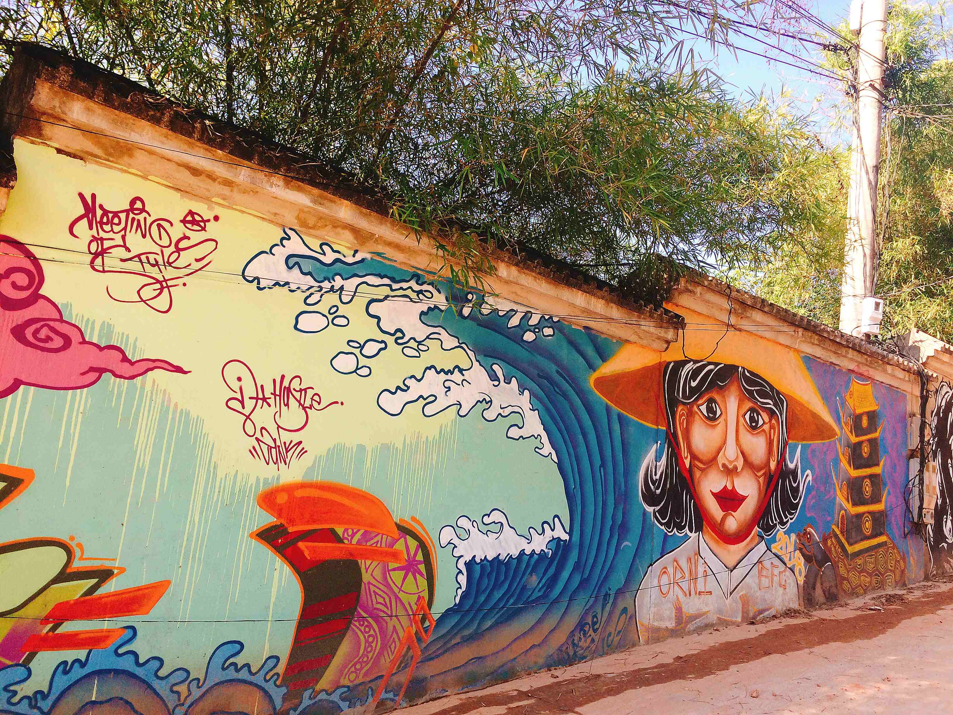 Con đường bích họa check in tuyệt đẹp thu hút giới trẻ tại Huế