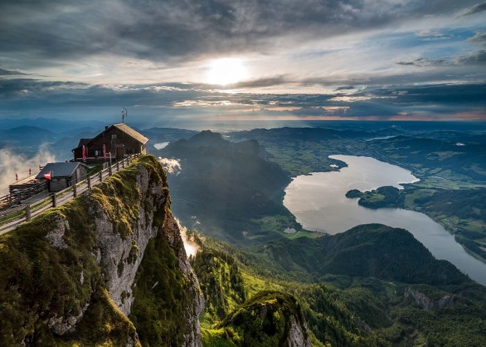 Những khách sạn xây dựng giữa kỳ quan được lòng du khách quốc tế