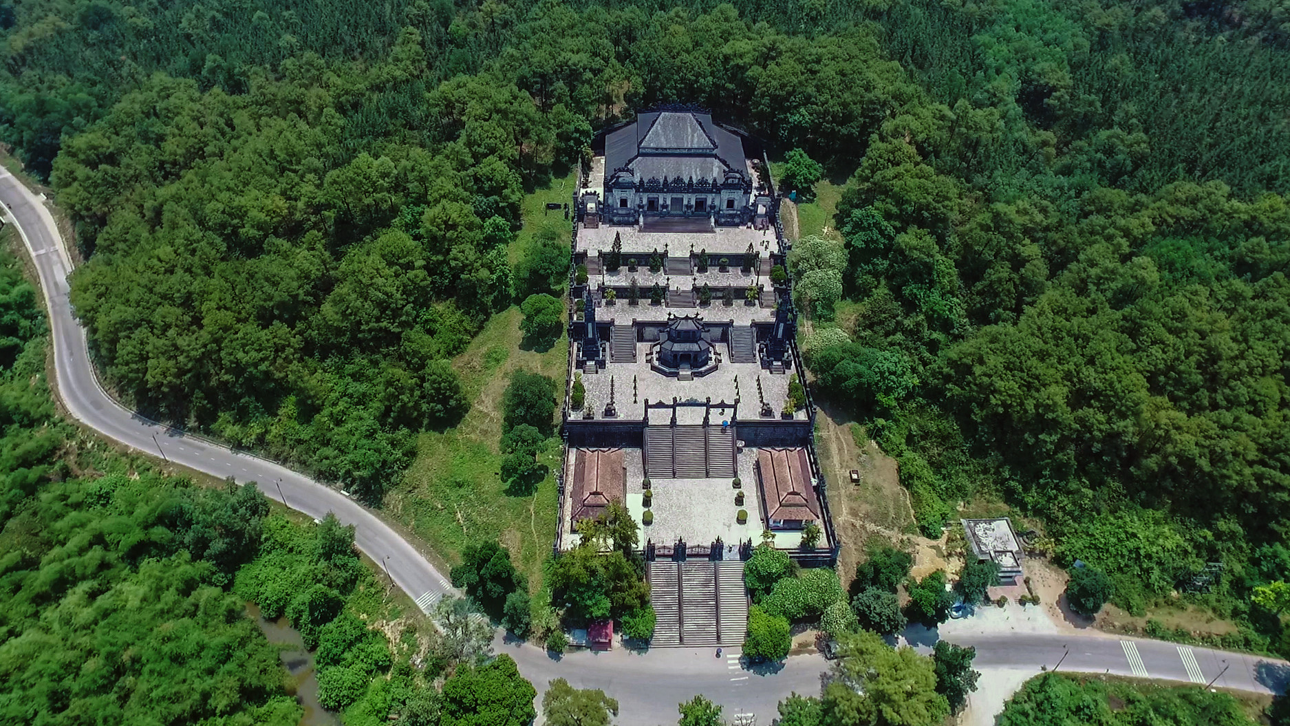 BA LĂNG TẨM NHỮNG VỊ VUA TRIỀU NGUYỄN