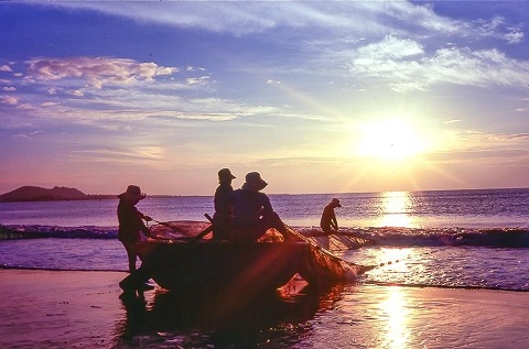 Đà Nẵng biển ôm trọn tình người