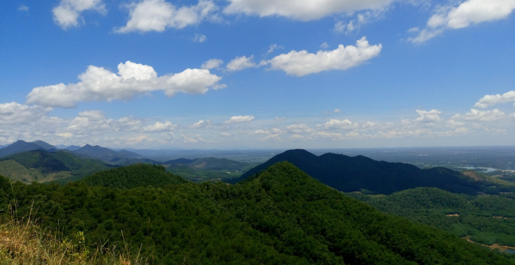 Khám phá đỉnh Hòn Vượn tuyệt đẹp tại xứ Huế mộng mơ