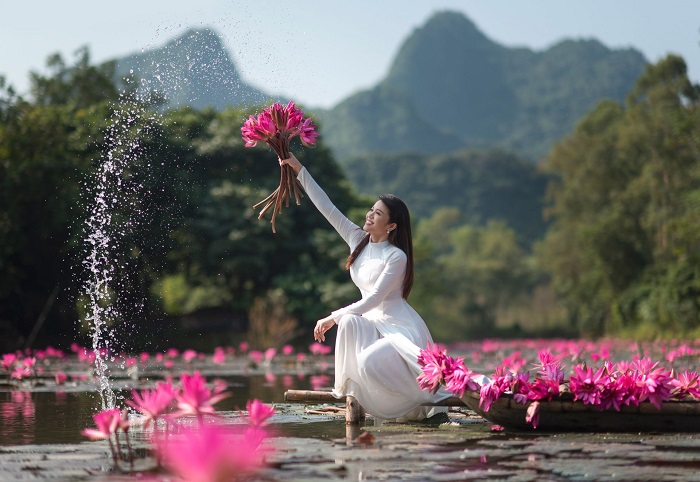 Kinh nghiệm đi suối Yến chùa Hương mùa hoa súng – Mơ màng suối hoa trên đất Phật
