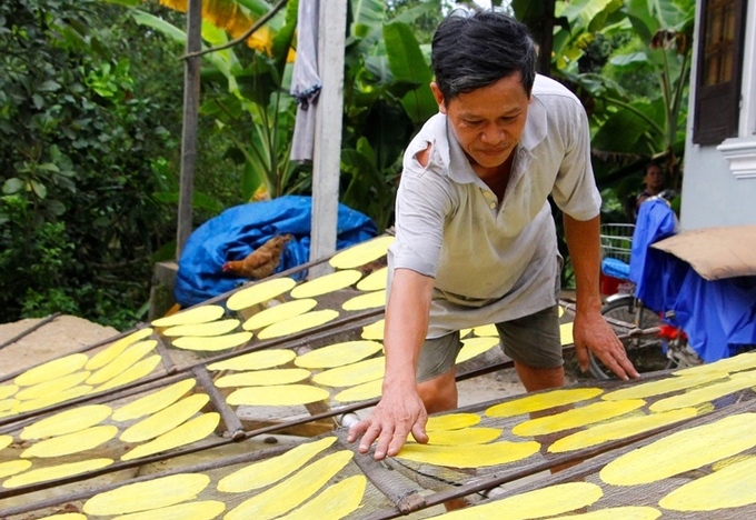 Làng nghề bánh tráng 1.000 đồng nằm bên sông ở xứ Huế