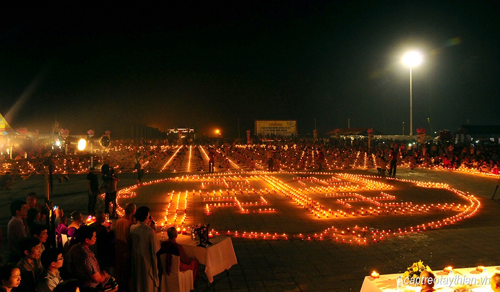 Bạn đã sẵn sàng đắm mình vào không gian lung linh của Lễ hội Hoa đăng lớn nhất Việt Nam sắp diễn ra ở Tam Đảo?