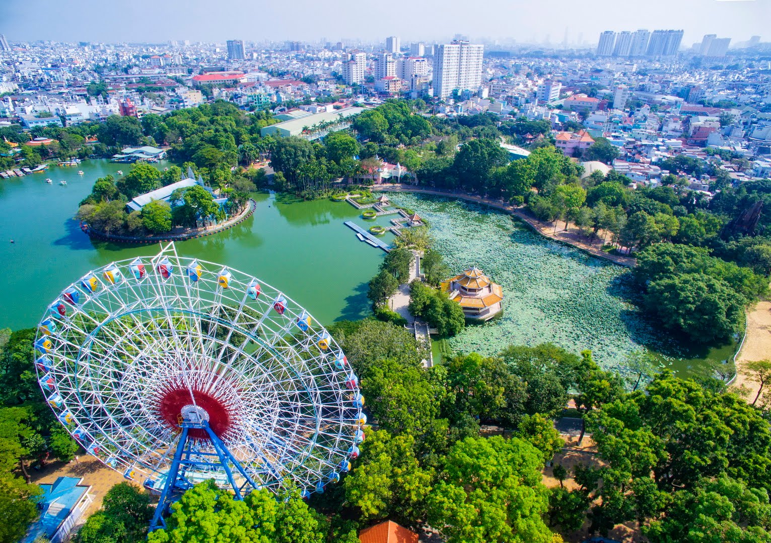 Mặc áo dài được vào cửa miễn phí