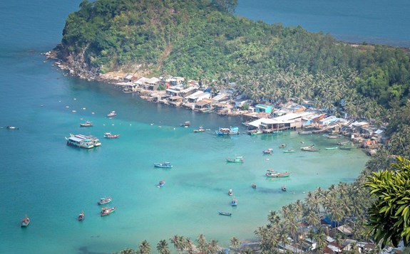 Nam Du với biển xanh và những cung đường mê đắm