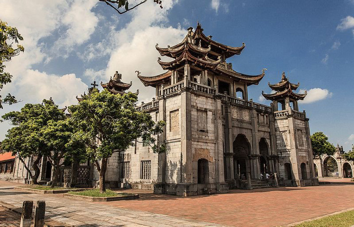 Về Ninh Bình – Khám phá nhà thờ đá gần 130 năm tuổi