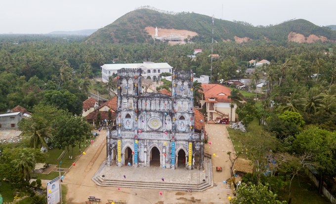 Nhà thờ trăm tuổi nơi giữ sách quốc ngữ đầu tiên