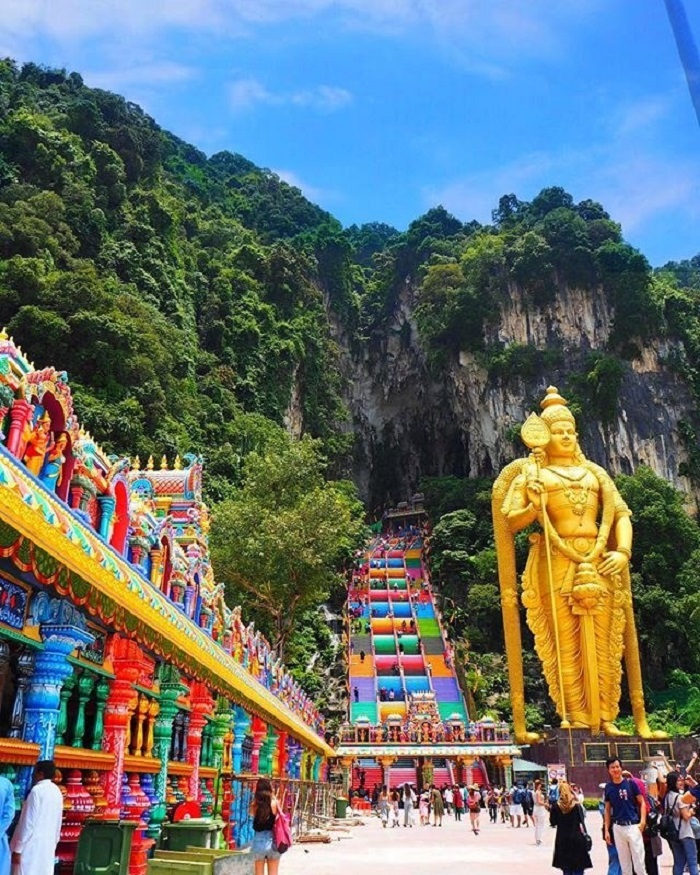 Phát hiện "nấc thang 7 sắc cầu vồng" khiến team sống ảo ngỡ đường lên "thiên đường"