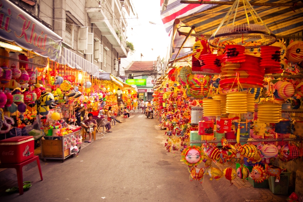 Chỉ có người Sài Gòn gốc mới biết các tuyến đường nổi tiếng chuyên bán hàng độc quyền "có 1-0-2"