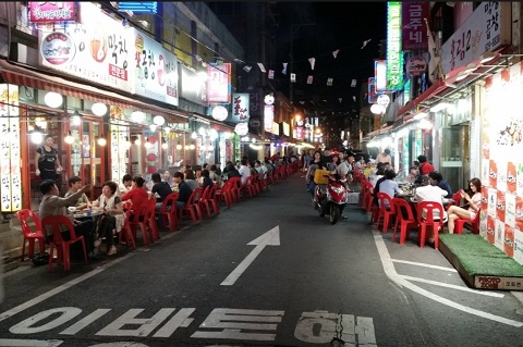 Khám phá phố lòng nướng bình dân dành cho du khách “gà mờ” ở Seoul