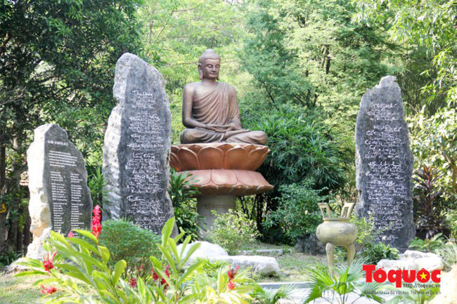 Khám phá ngôi chùa nằm trong lòng núi đẹp như “tiên cảnh” ở Cố đô Huế